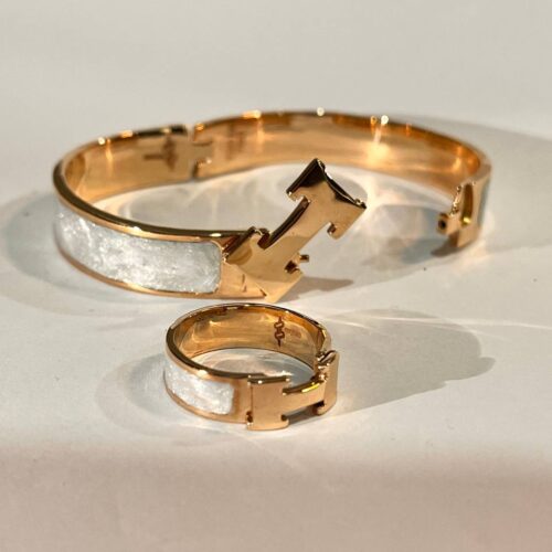 انگشتر و دستند هرمس